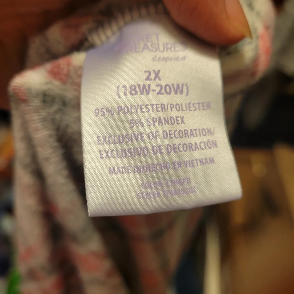 NWOT SECRET TREASURE SLEEP WEAR GOWN